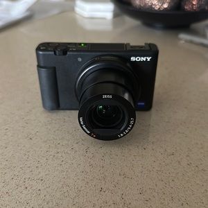 SOLD—-Sony ZV-1 vlogging Camera 20.1 megapixel